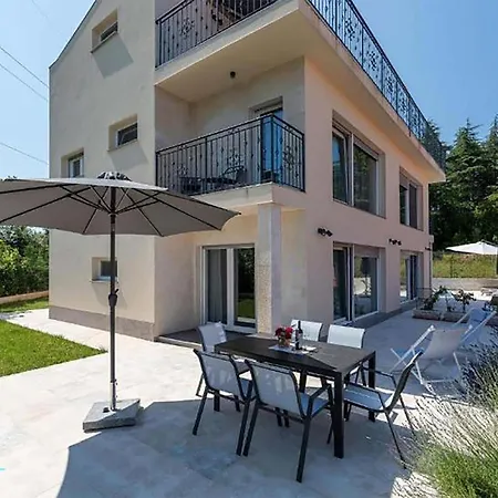 Nyaraló Gorgeous Home In Porec Poreč