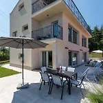 בית נופש Amazing In With Wifi פורץ