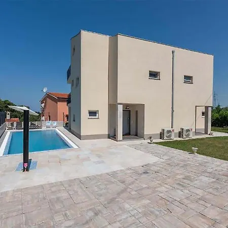 Casa de Férias Gorgeous Home In Porec *