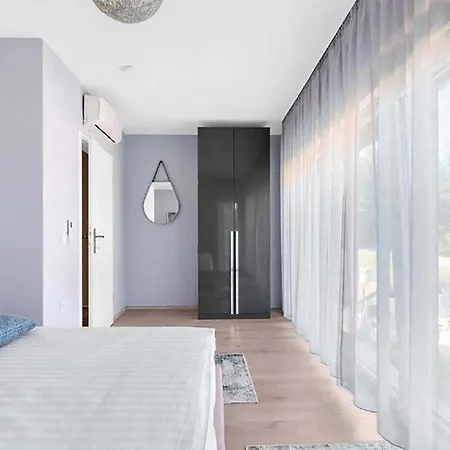 Gorgeous Home In Porec