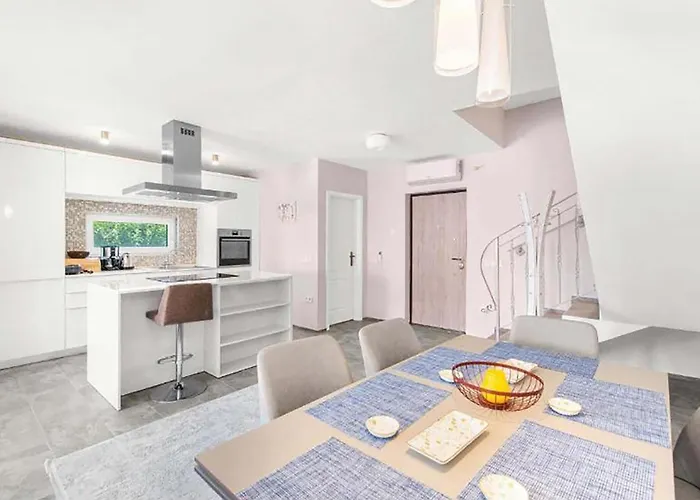 Amazing In With Wifi Poreč